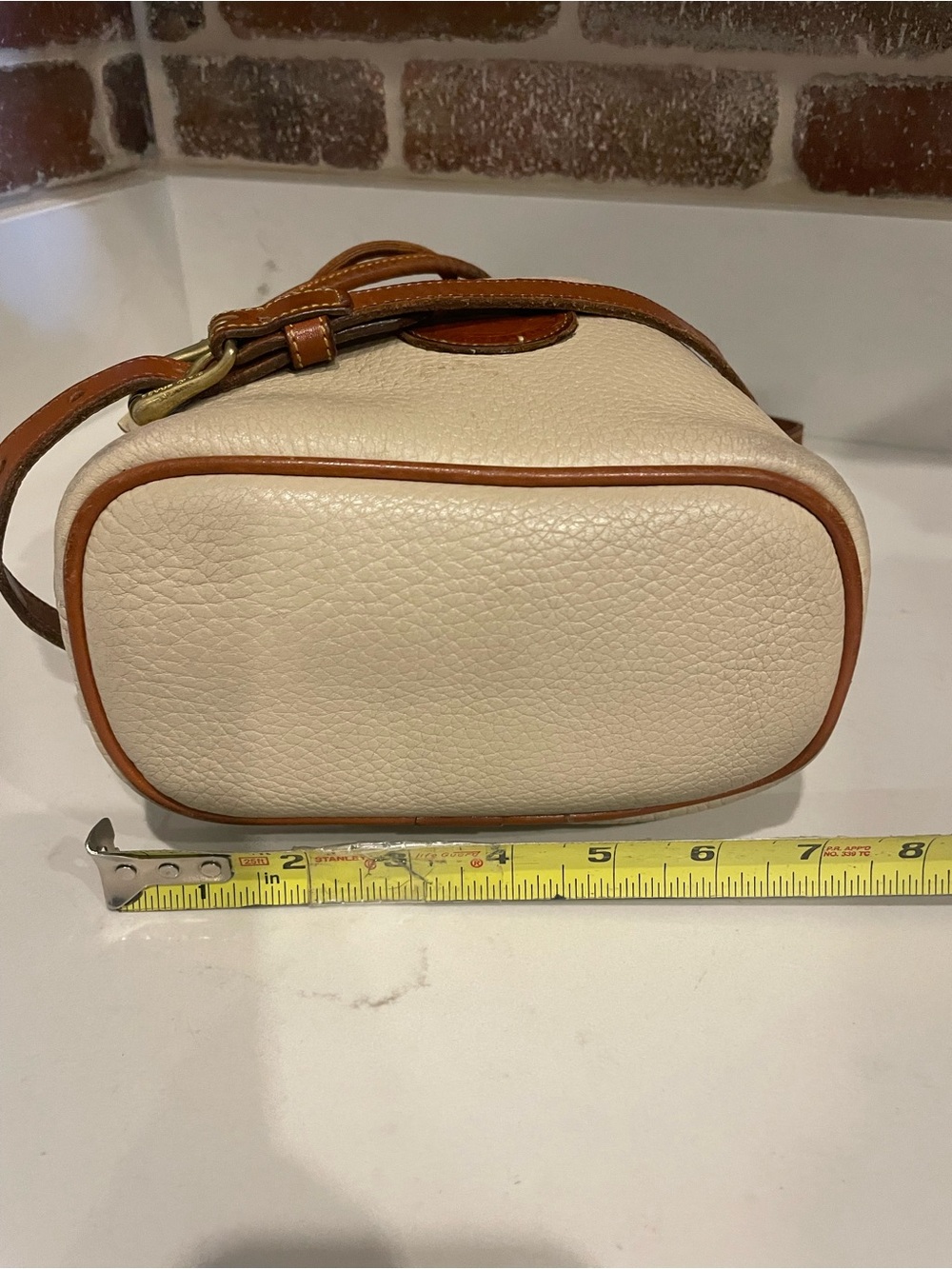 Vintage Dooney & Bourke Cream and Brown Pebbled Leather Drawstring Crossbody - Picture 3 of 6